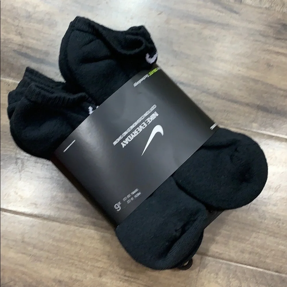 Nike pairs socks